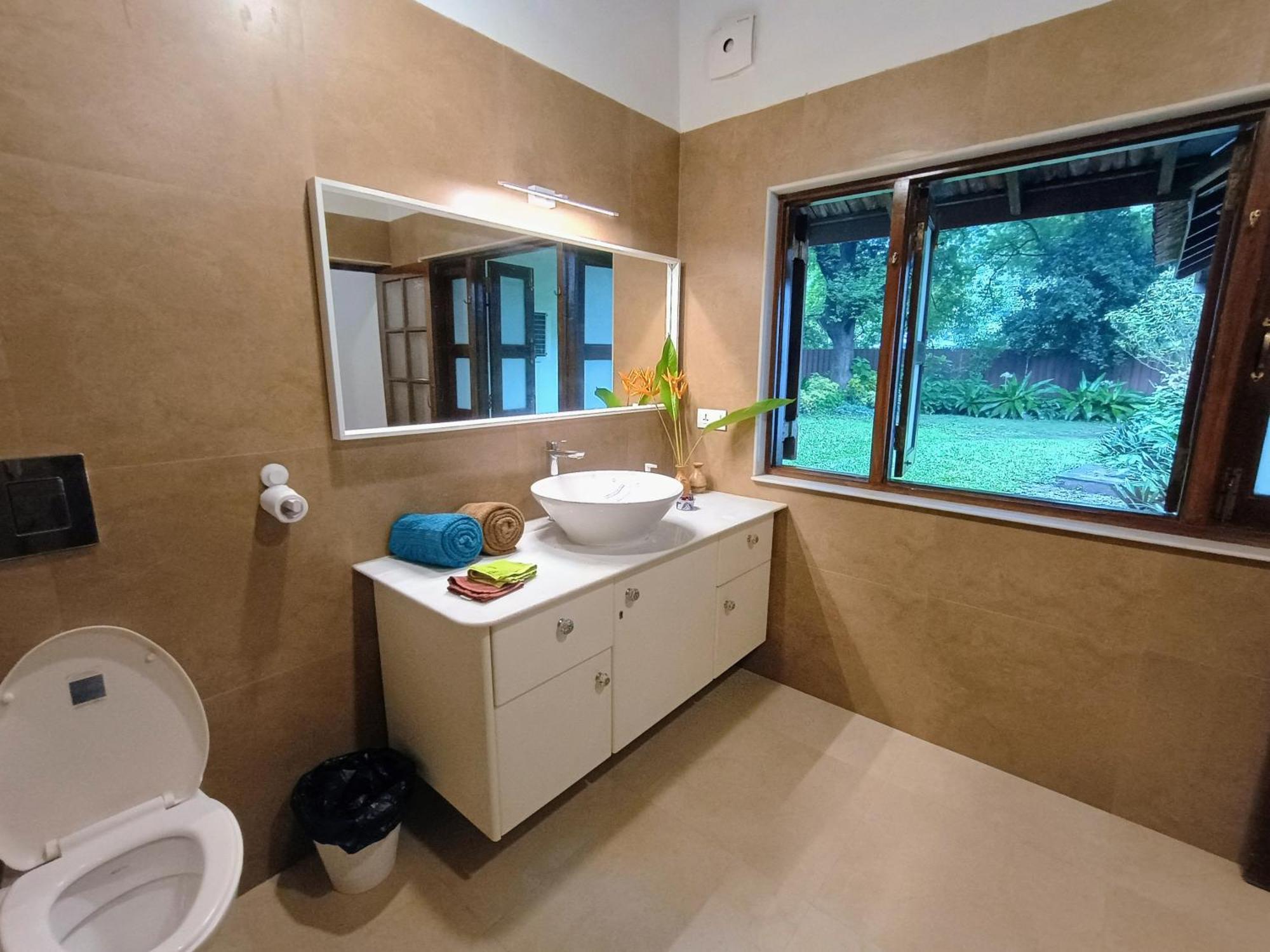 Banyan House - Luxurious 4 Bedroom Villa On One Acre, Near The Beach ナガオン エクステリア 写真
